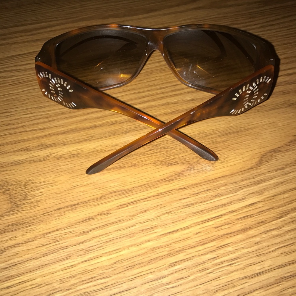 Vintage 2000 CHANEL sun glasses for ultimate cool - Picture 3 of 4